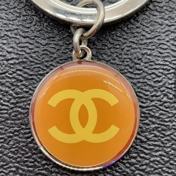 ❤️‍🔥 LOW START Chanel Keychain - Picture 5 of 6